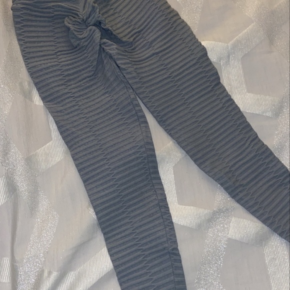 Textured Scrunch Butt Leggings - Picture 4 of 6